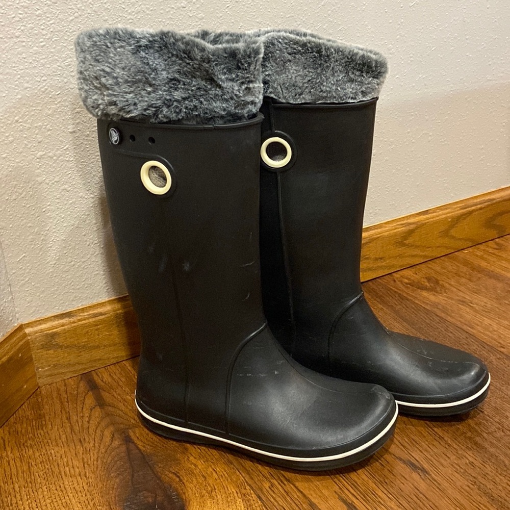 Rain/Winter Crocs boots with inserts! Size 9